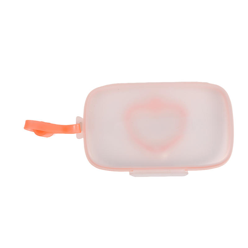 1PC PP Material Portable Heart-Shaped Wet Wipe And Mask Storage Box with Snap Closure for Kids Travel Tissue Holder
