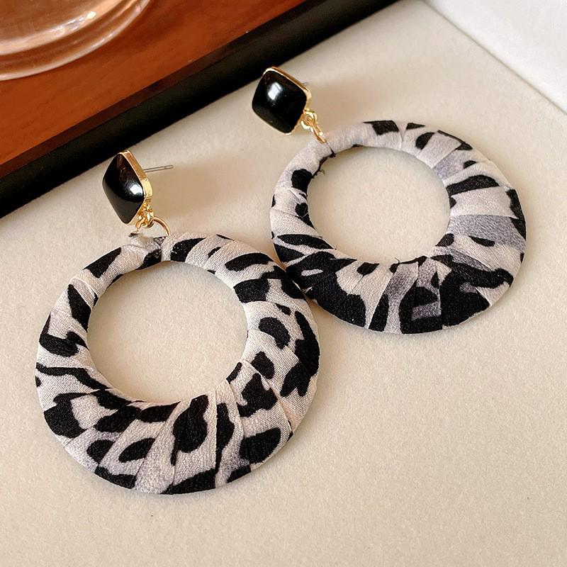 Silver Needle Leopard Print Geometric Hoop Earrings - Trendy High-End Spicy Girl Style for Women