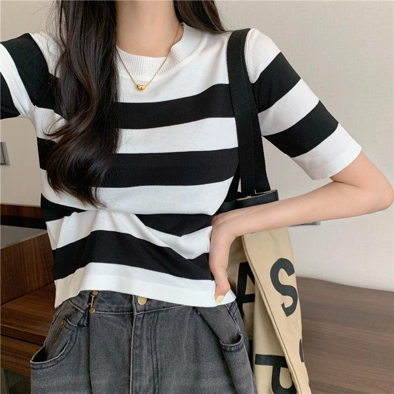 

2024 Корейская мода Черно-белая полосатая женская трикотажная футболка с коротким рукавом One size (suitable for 75-120 jin)