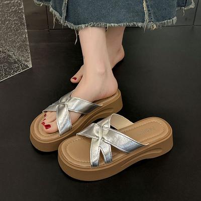 Γαλλικές δροσερές παντόφλες με χοντρή σόλα για γυναικεία καλοκαιρινή εξωτερική ένδυση 2025 νέες παντόφλες με σταυρωτά λουράκια, επίπεδη σόλα, υψηλής ποιότητας, για φούστα, one-word