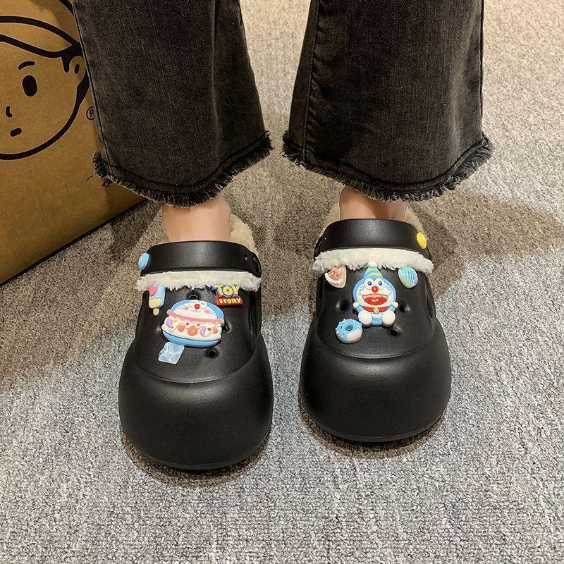 Fashion outerwear women's thick-bottomed non-slip fluffy slippers 2025 winter new cute cartoon warm velvet cotton slippers