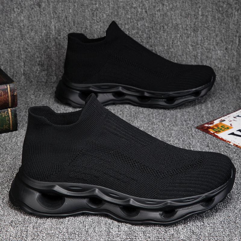 Men's and women's sports and fitness large-size mesh shoes, simple fly-woven elastic mesh, breathable one-pedal socks, black shoes.