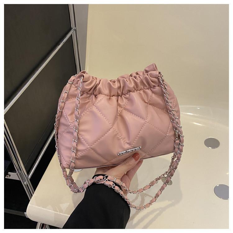 Chic Chain Bucket Bag Women s Bag 2024 Winter New Urban Minimalist Shoulder Crossbody Bag розовый