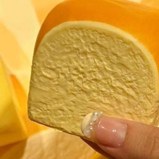 1/2Pcs Hawaiian Bread Squeeze Toy Slow Rebound Stress Relief Flavored Bread Pinch Sensory Toy Kids Adults Soft Calming Bread Fidget Toy
