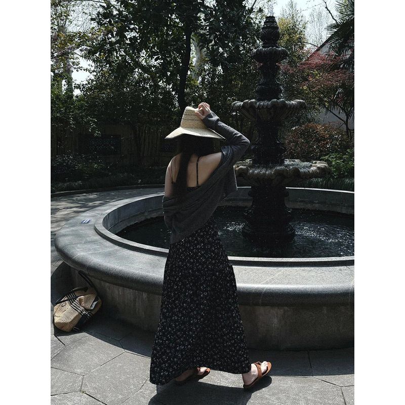Hungerlababy/26Ss Black Elegant Floral Suspender Dress with Waist-Cinching Slimming Effect, Long Dress for Seaside Vacation