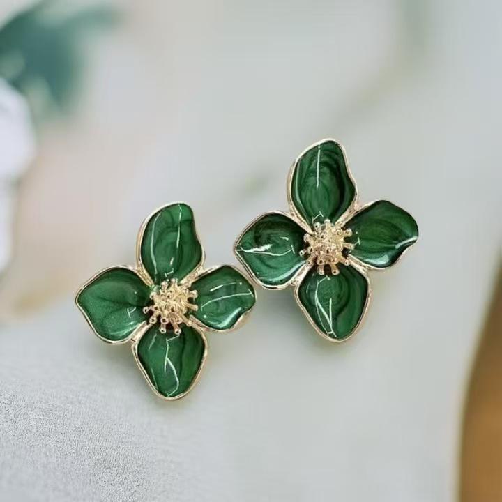 Retro Hong Kong Drip Oil Flower Earrings: Elegant, Luxurious, Versatile, and High-Quality Ear Studs.