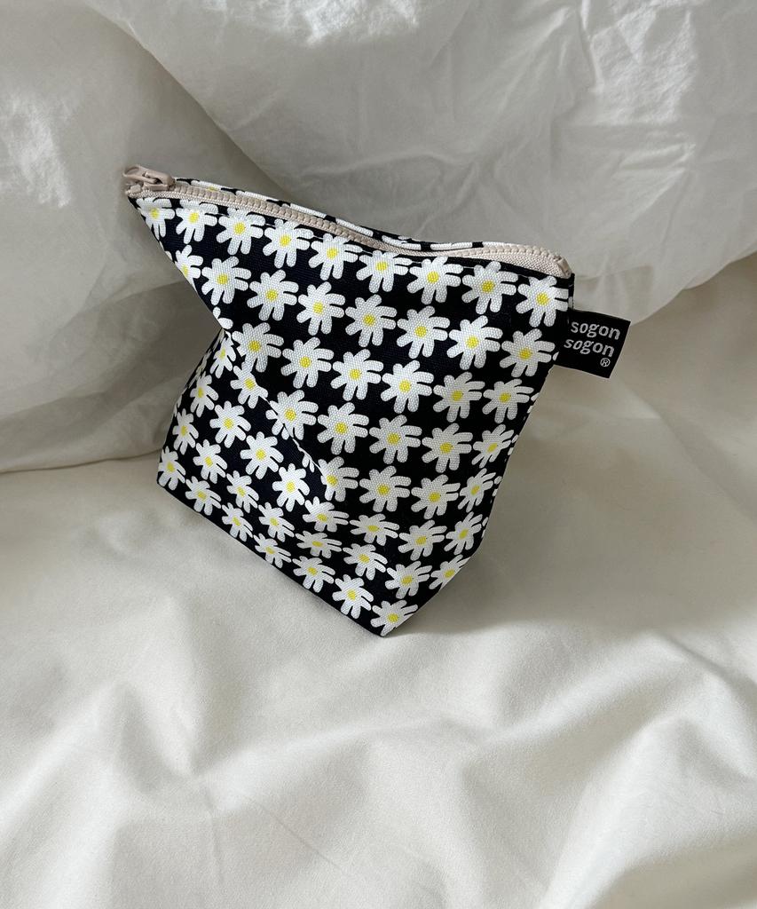 Sogonsogon White Flower Pouch W