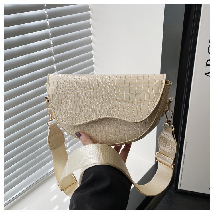 French Niche Bag Women's 2025 New Textured Messenger Bag Embossed Saddle Bag Fashionable Alligator Pattern Shoulder Bag