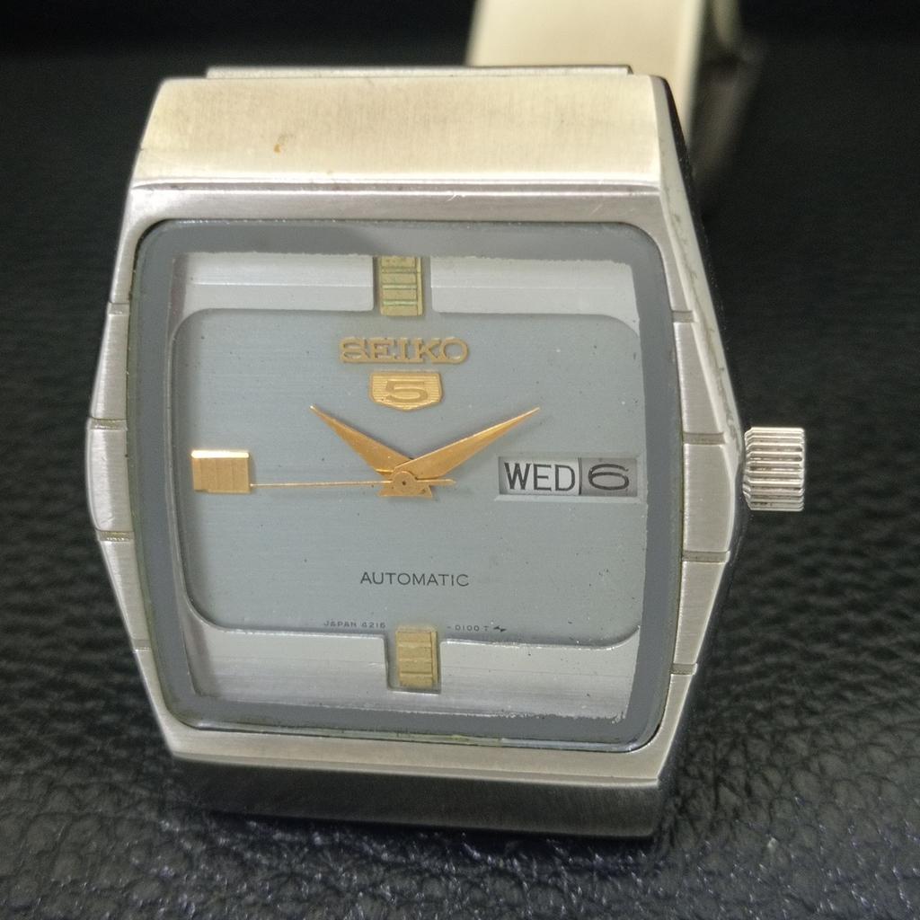 VINTAGE SEIKO 5 AUTOMATIC JAPAN BOY ORIGINAL DIAL WATCH a704281-1 R213i-a704281