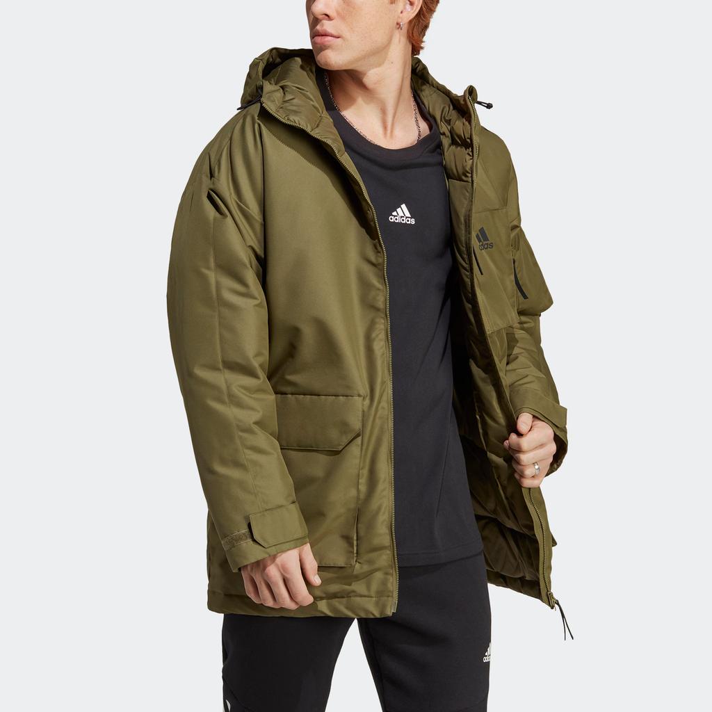 Adidas Sports Lifestyle Series Enkel Hettejakke med Glidelås og Lommer Varm Parka Nedfelt Skulder Langermet Dunjakke Herre yttertøy Mørk Oliven Grønn HK6664