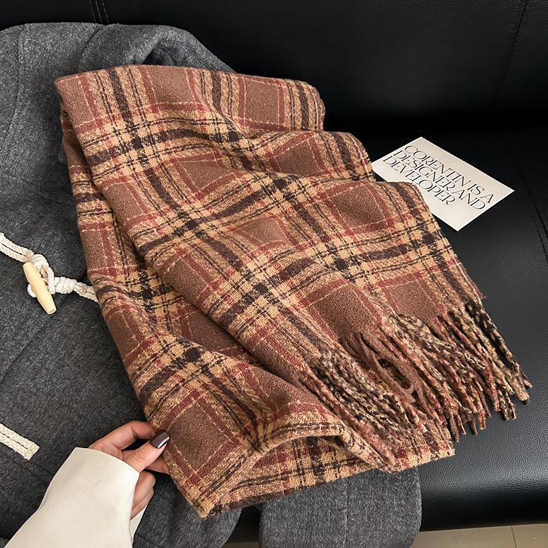 

Retro literary sense, student fashion, wearing a warm scarf, autumn and winter women travel, travel photography atmosphere, fringed shawl 60*180cm
