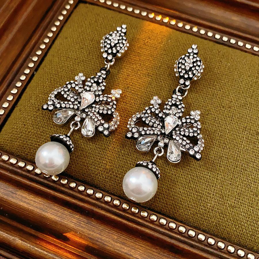 

Silver needle flower glass fringed earrings Korean ins simple temperament stud earrings niche design versatile earrings women