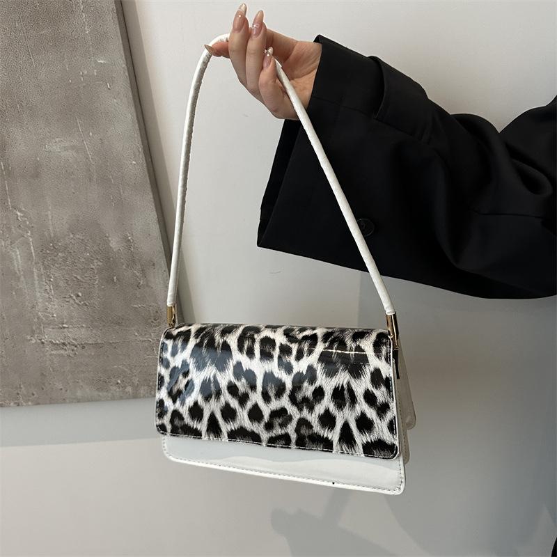 Leopard Print Niche Fashion Popular Shoulder Bag New Versatile Texture Fashionable Foreign Style Messenger Bag High Sense Design
