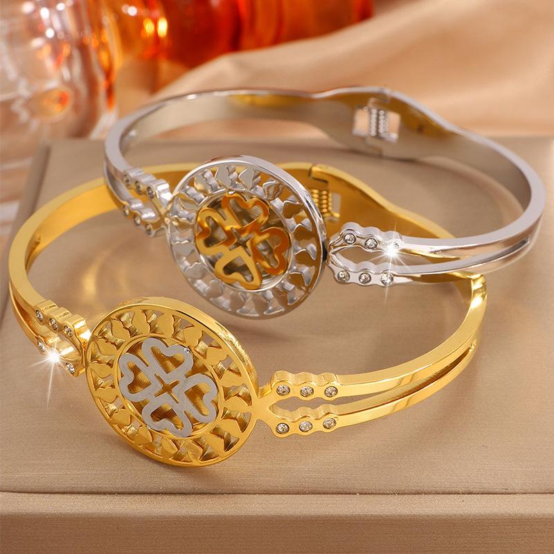Love Four-petal Flower Circle Fashionable Elastic Open Jewelry Bracelet