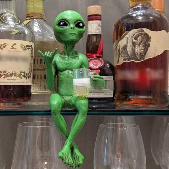 UV Protected Alien Garden Ornament Statue Hand-Painted Funny Rude Alien Sculpture Home Decor Yard Ornament