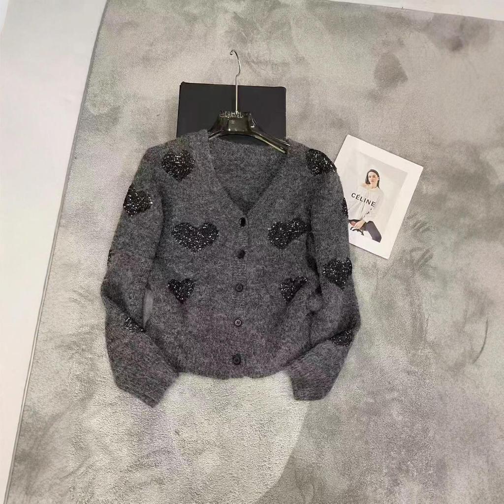 2025 Herbst/Winter Koreanischer Stil V-Ausschnitt Herz Pailletten Strick-Cardigan für Damen