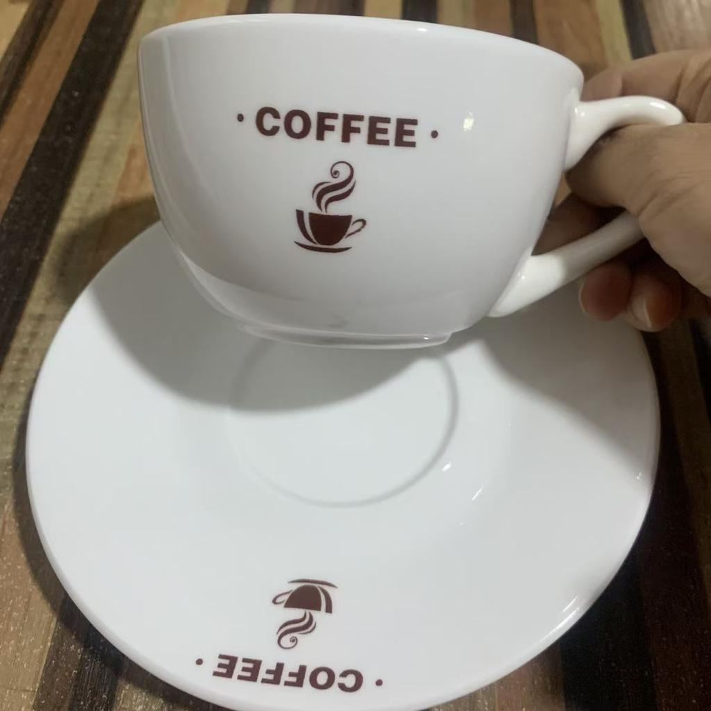 Korejský Ins styl Francouzský Retro Hrneček Červená Linka Písmeno Keramický Šálek na kávu+podšálek Bílý Hrneček na mléko Minimalistická Sada Dárek k narozeninám
