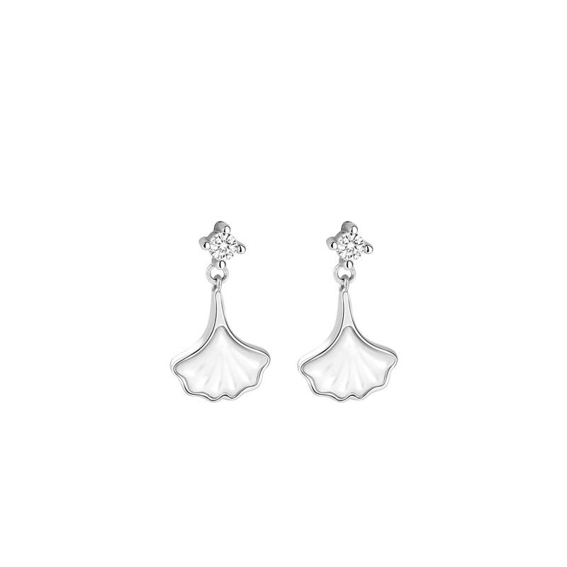 Sansheng Has Apricot Ginkgo Leaf Stud Earrings, Female Mori Small Fresh and Fashionable Versatile White Fritillary Earrings.