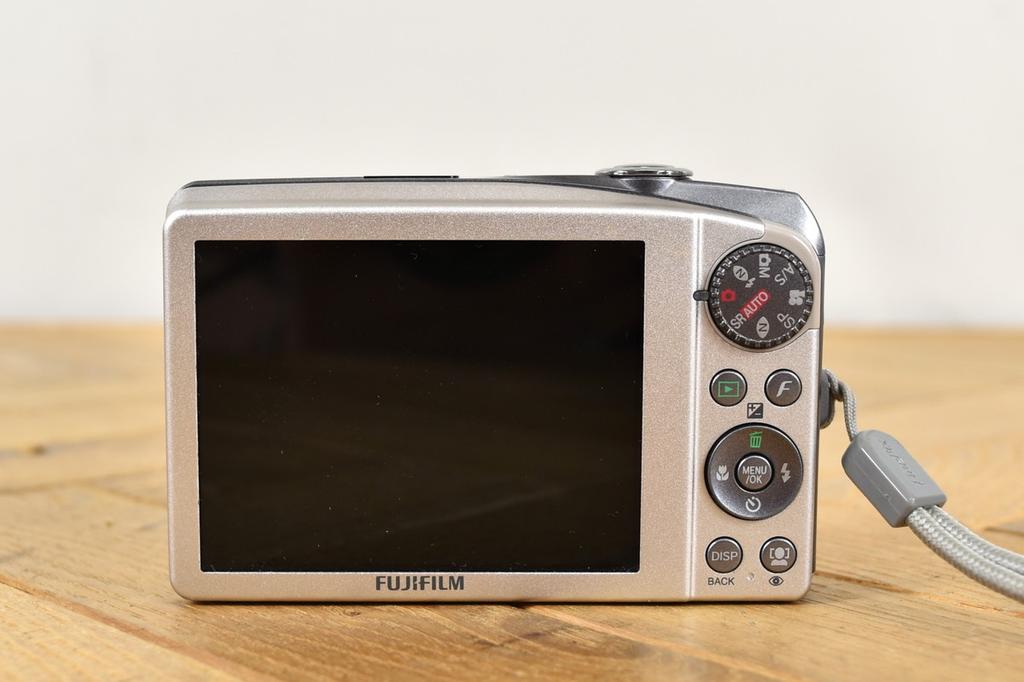 Fujifilm Finepix F60fd 12MP Digital Camera 3x Zoom Tested