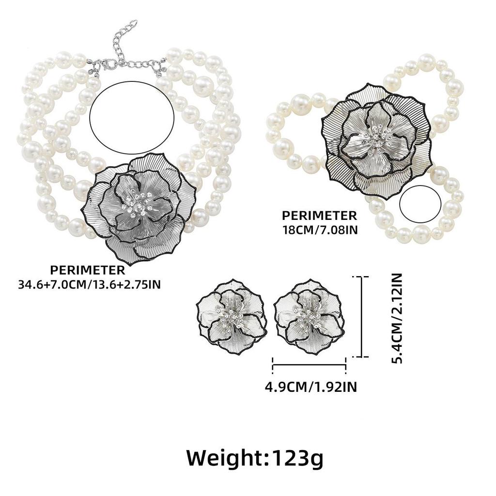 Set de bijuterii retro cu colier, brățară și cercei din perle și camelie pentru femei