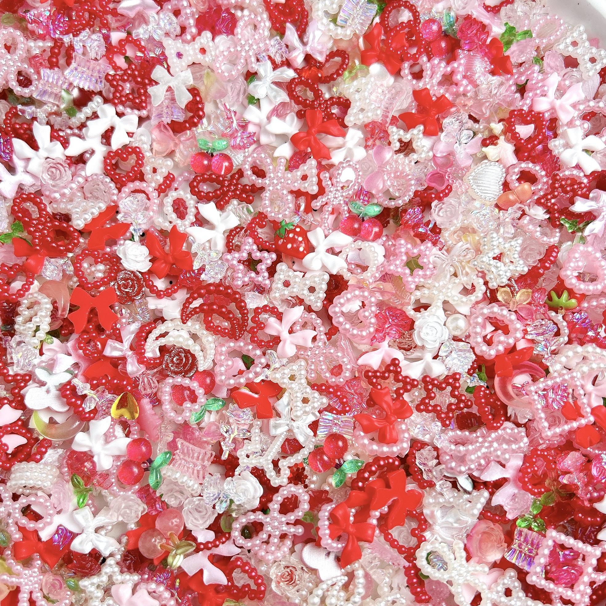 

Случайные смешанные милые красные белые серии шармы для ногтей 3D смола полые сердечки бантики клубнички вишенки украшения для нейл-арта аксессуары Mixed 200PCS
