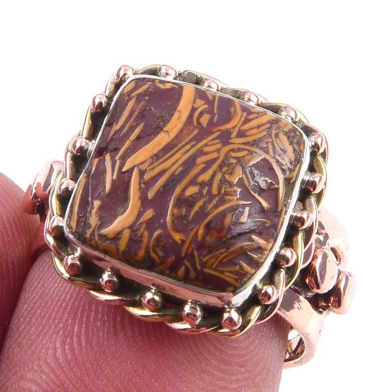 

Кольцо в подарок из двухцветного серебра 925 пробы с натуральным драгоценным камнем яшмой Марьям S.7 z8d99