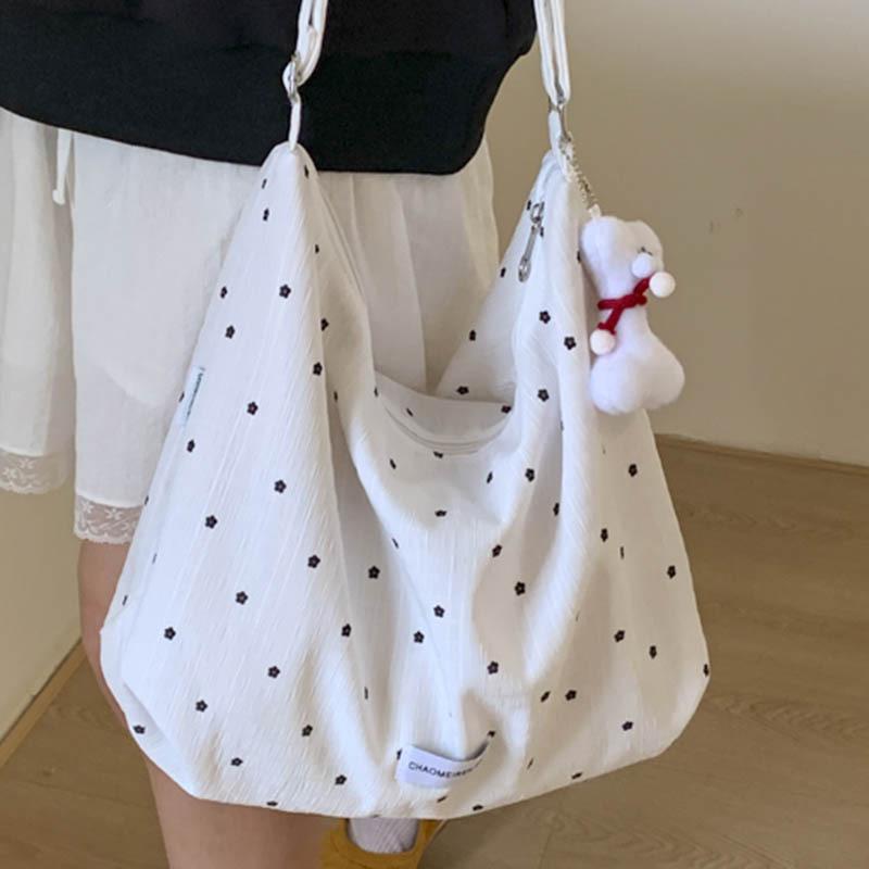 This Hand-held Shoulder Bag Is Fashionable Casual Fairy-like and Stylish with A Large Capacity