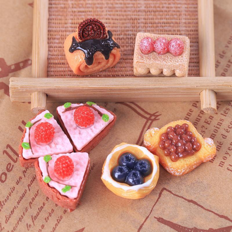 5Pcs 1/12 Dollhouse Simulation Cake Bread Set Dollhouse Miniature Kitchen Dessert Food Decoration Dolls House Accessories
