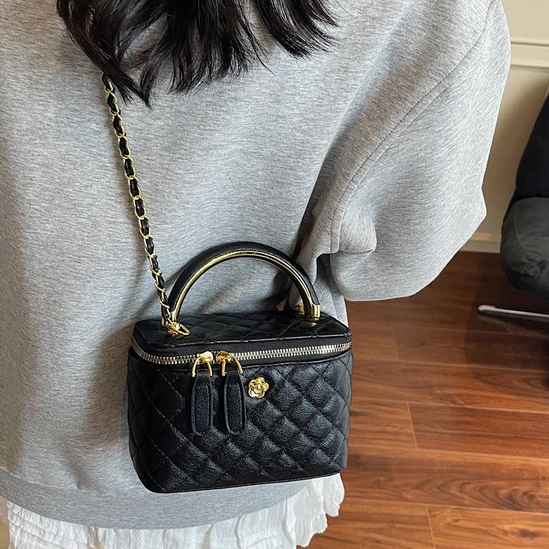 Xiaoxiangfeng box bag women's 2025 new niche design diamond chain messenger bag retro portable bucket bag