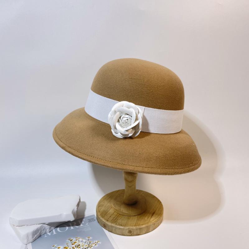 Elegant retro Hepburn style camellia top hat children British French fashion sample shape black wide-brimmed hat