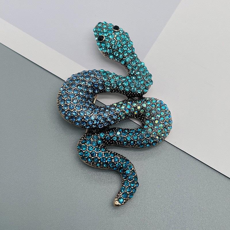 Exquisite Zodiac Snake Brooch: Full Water Drill Fashion Pin