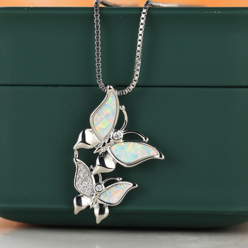 Two butterfly pendant necklaces, simple and personalized niche necklaces.