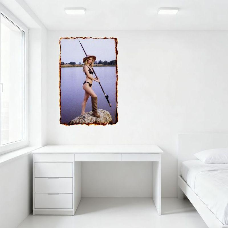 Sexy Frau in schwarzer Spitzenunterwäsche & braunen Wildlederstiefeln Metallschild Vintage Rostbrauner Rand Blechposter für Bar Heimwanddekor 8