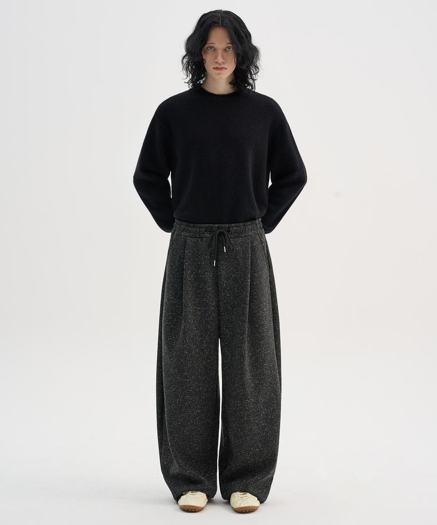 TRIP LE SENS [F/W] Neff Textured One-Pleat Curved Elastic Waist Pants_Melan Black