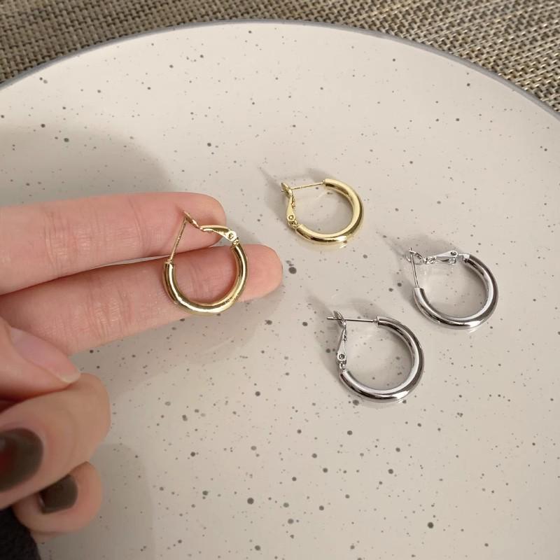 

2024 Gold High-End Women s Small Hoop Earrings - Niche Design Circle Ear Cuffs