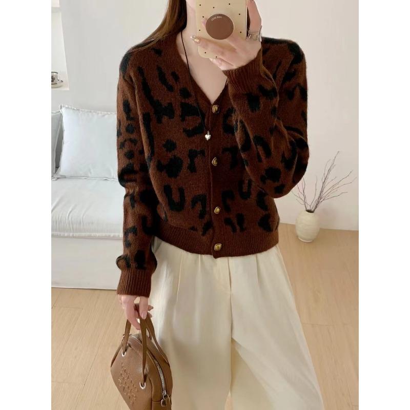 Leopard print knitted cardigan women's new autumn and winter new temperament versatile lazy loose sweater jacket women