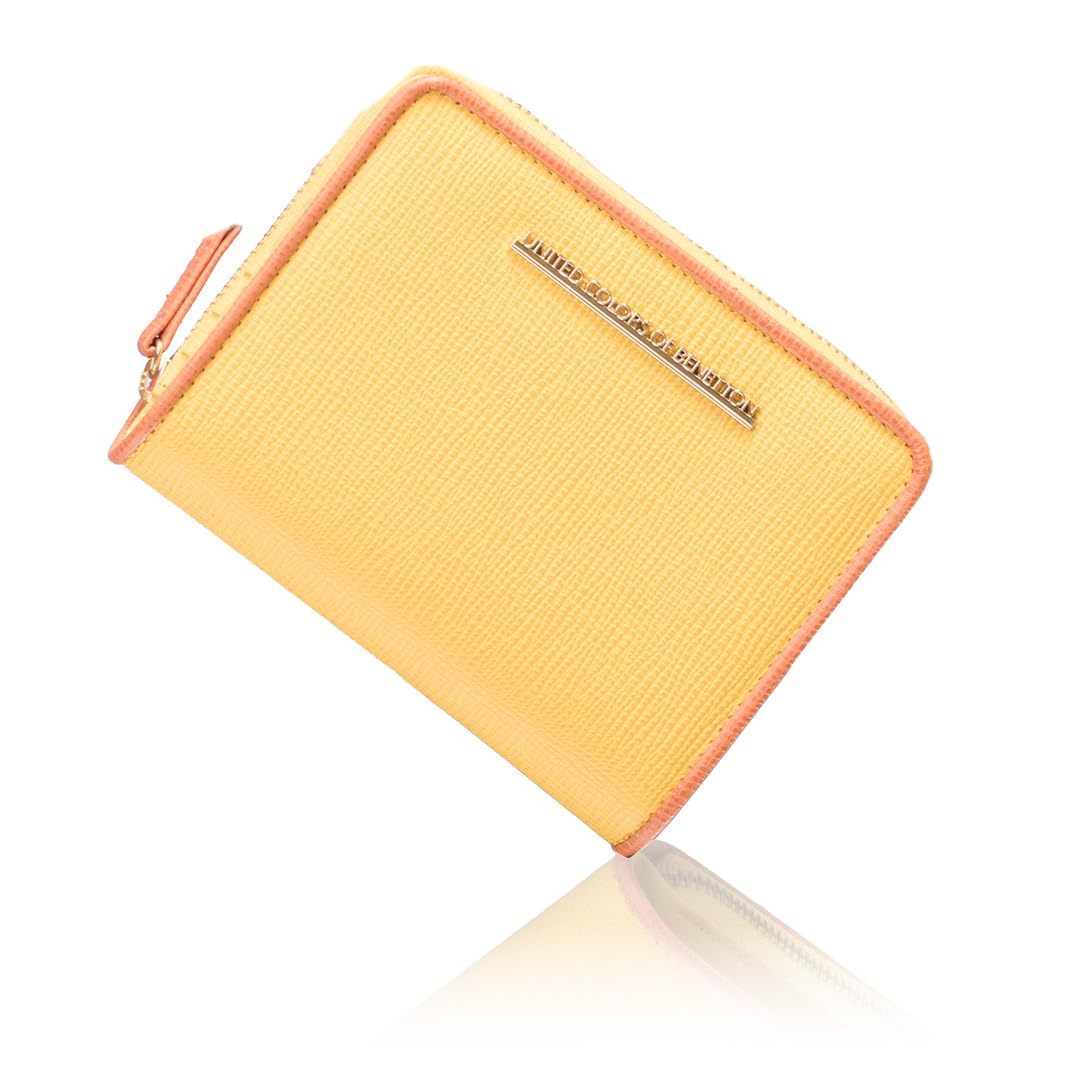 

Benetton Japan Leather RF Folding Wallet for Japanese Good Design Women, Leather, Luck, Cute, Two-Tone