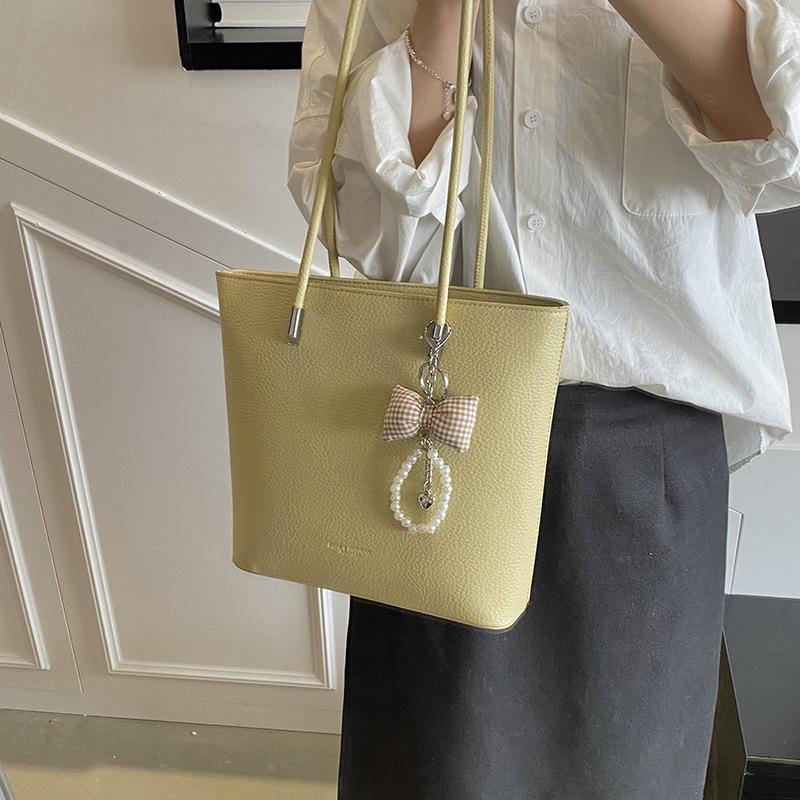 Textured Niche Soft Leather Women's Bags 2025 New Models Are Popular This Year, Vegetable Baskets, Bucket Bags, Portable Shoulder Bags