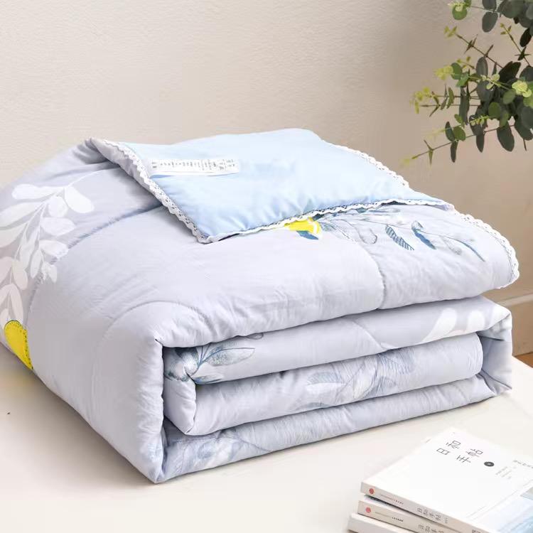 Cute Thin Comforter Quilt With Floral Lace High Quality Children King Animals Fruits Bedspread Adult Patchwork Bed Blankets