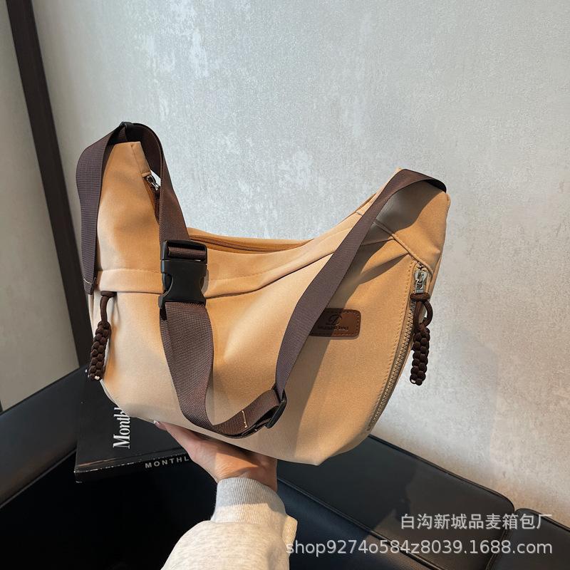 

Fashion and casual messenger dumpling bag, high-quality texture versatile small bag, women s 2025 new trendy large-capacity messenger bag хаки