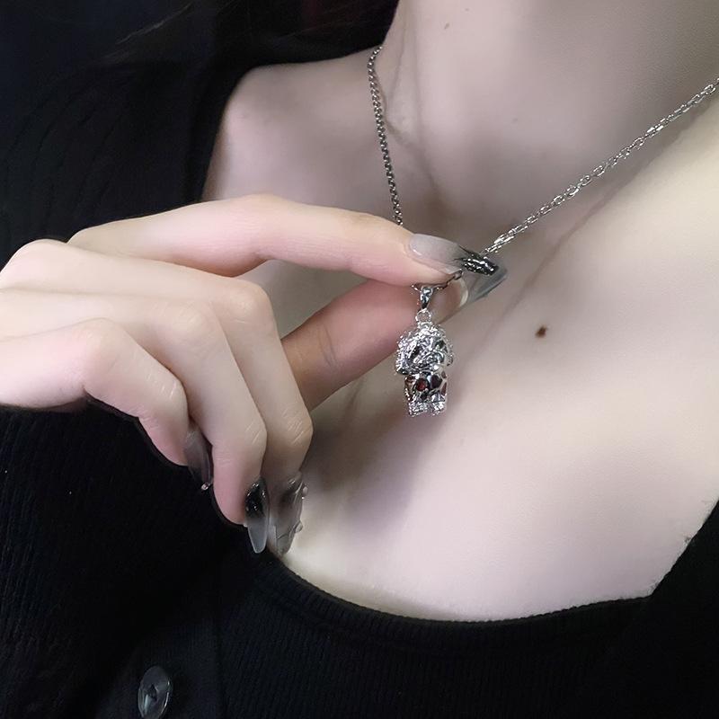 Puppy Red Natal Year High Sense Dark Wind Personality Fashion Necklace Niche Design French Collarbone Chain