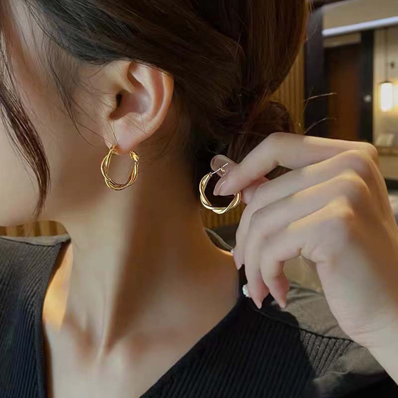 Fashion Gold Color Twist Circle Hoop Earrings for Women Retro Metal Geometric Small Round Huggies Earrings Party Jewelry