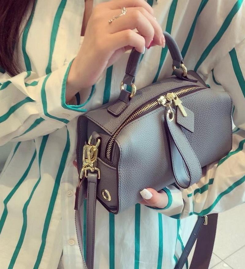 2026 New Leather Women's Bag Square Foreign Style Pillow Bag Versatile Fashion Temperament Portable Shoulder Bag Cross-border Wholesale
