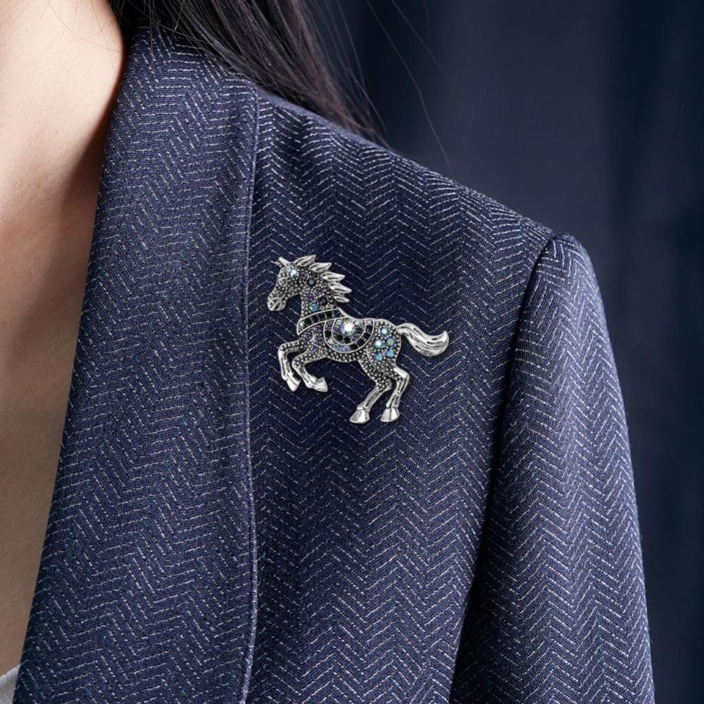 Casual Zodiac Animal Lapel Pins Luxury Metal Badge Pin Rhinestone Horse Brooches  New Year Gifts