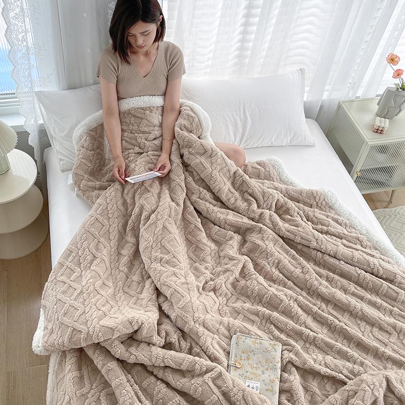 Velvet Taffeta Double-Layer Fleece Winter Blanket Quilt Cover for Office Nap