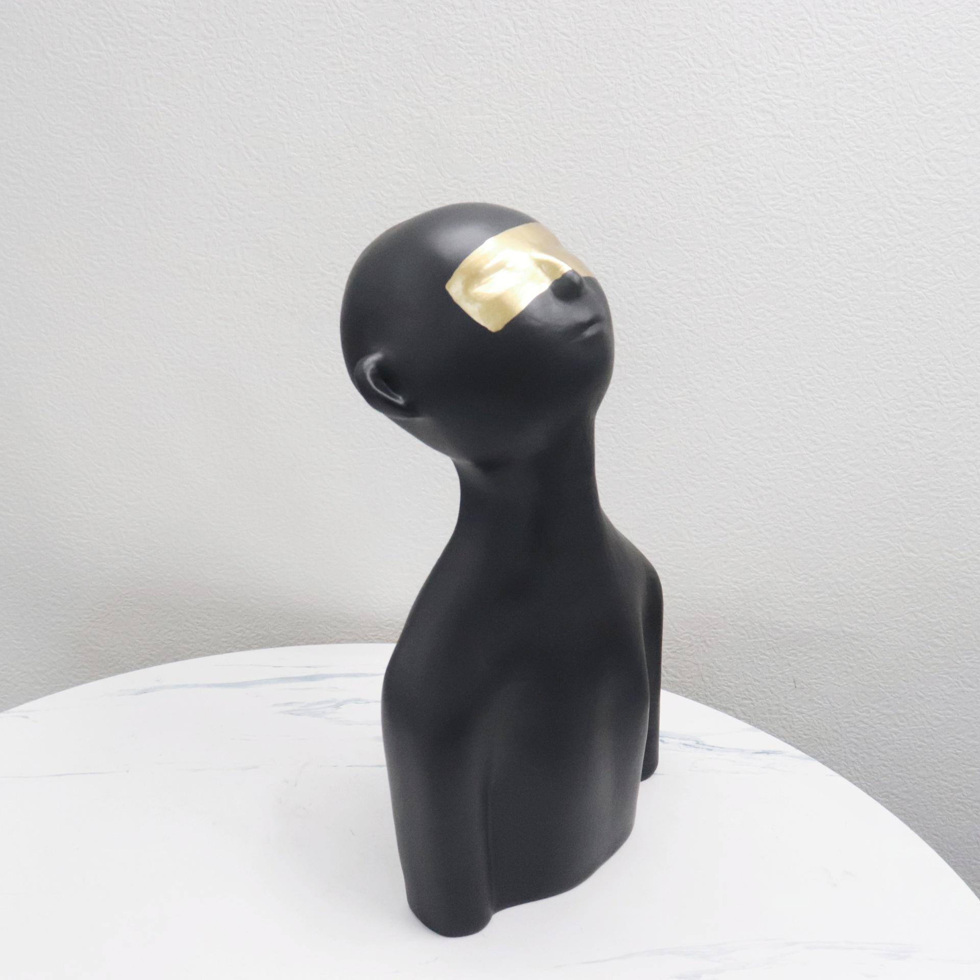 

Modern Abstract Figure Sculpture for Home and Office Decor 22 x 19 x 39 cm чёрный