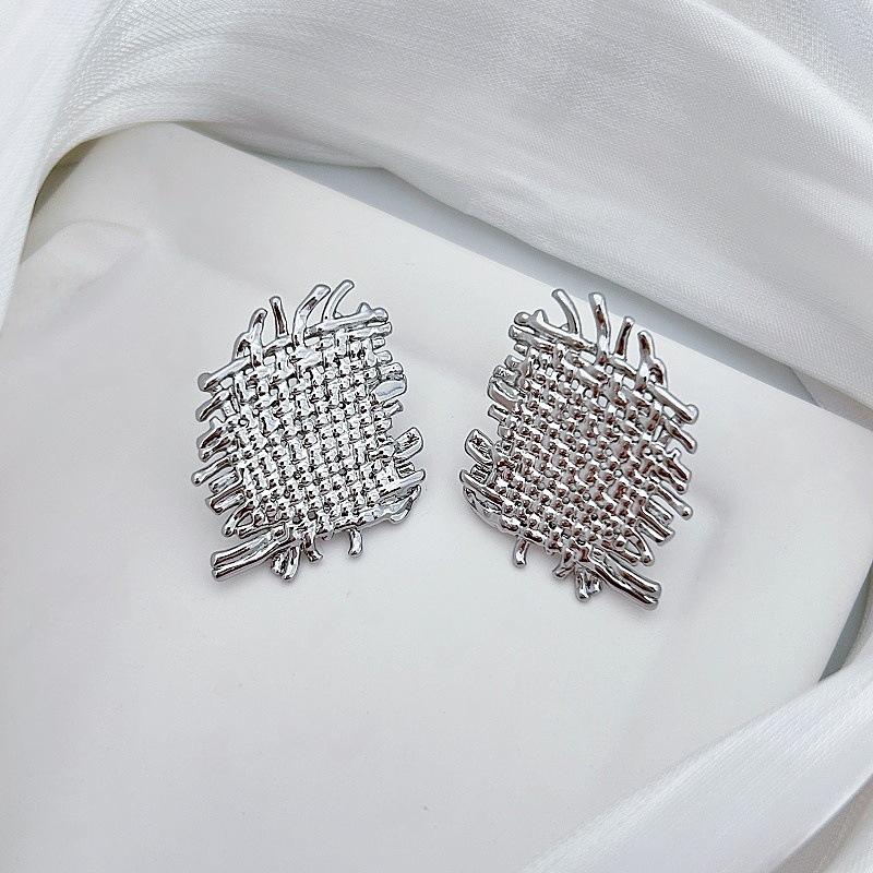 Dongdaemun Metal Texture Woven Stud Earrings Light Luxury Fashion Trend Temperament Stud Earrings Unique Personality Earrings