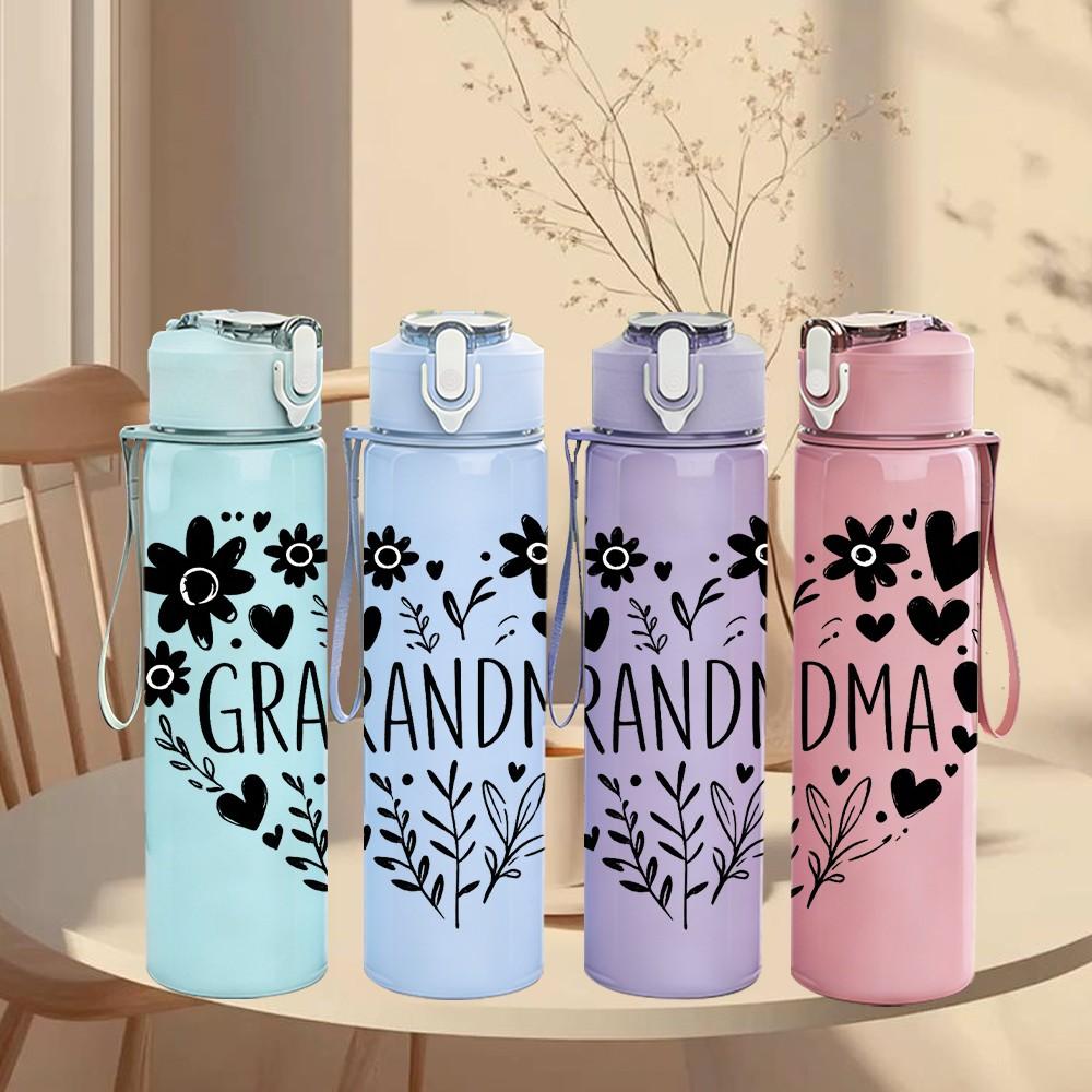 1PC Heart Shape Grandma Text Print 750ml Color Plastic Sports Water Bottle Leakproof Flip Straw Lid Suitable for Sports Office Home Use