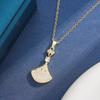 Elegante Collana in Acciaio di Titanio con Diamanti e Ciondolo a Forma di Ventaglio