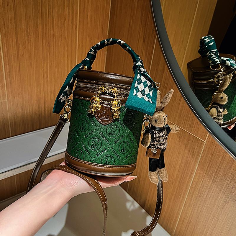 Fashion PU Leather Mini Bear Cylinder Handbag Women'S Crossbody Bucket Bag Women Zipper Shoulder Bag Scarf Decor